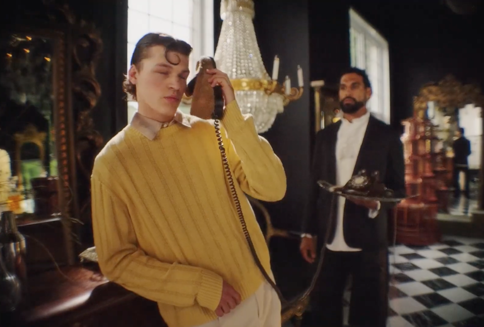 해리슨 펀 스튜디오(Harrison Fun Studio), 브라운스 슈즈(Browns Shoes), 사진 유튜브 캡처