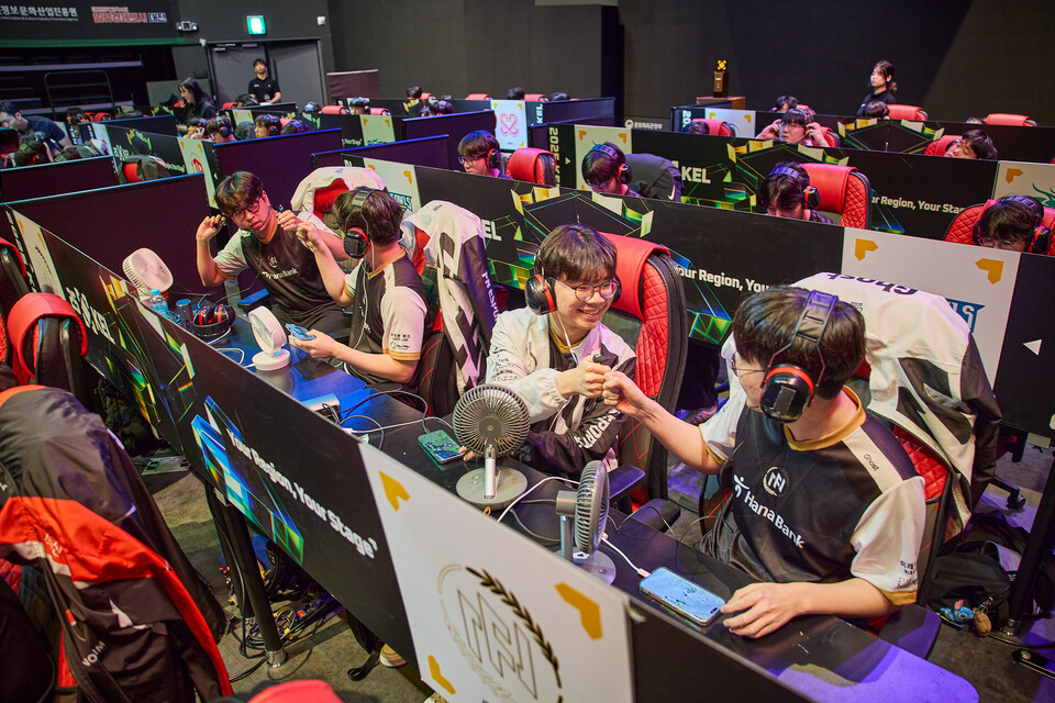 ©AP신문(AP뉴스)/이미지 제공 = 한국e스포츠협회 ▲FN 세종 펍지 모바일 팀 선수단.