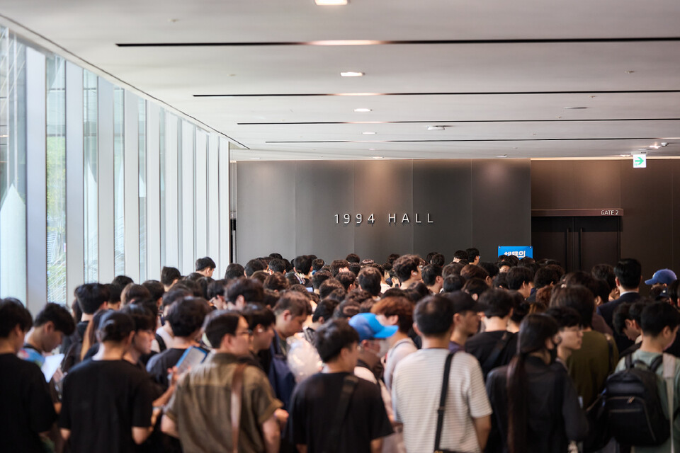 ©AP신문(AP뉴스)/이미지 제공 = 넥슨 ▲넥슨컴퍼니는 지난 9월 6일과 7일 양일간 판교 넥슨 사옥에서 2025년 채용형 인턴십 ‘넥토리얼’ 채용설명회 ‘채용의나라’를 개최했다. 사진은 현장 1994홀 앞 로비 모습.