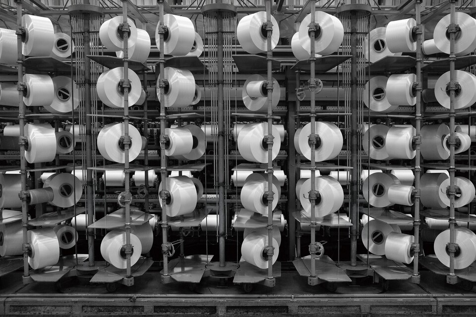 ©AP신문(AP뉴스)/이미지 제공 = 효성그룹 ▲효성티앤씨 구미공장에서 생산되고 있는 친환경 섬유 리젠 폴리에스터