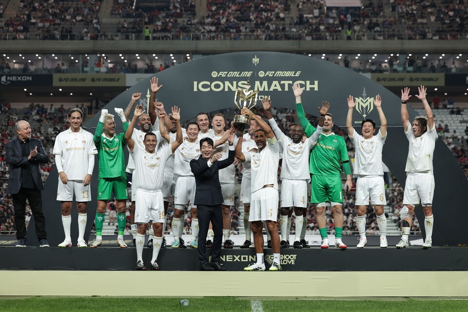 ⓒAP신문(AP뉴스)/ 이미지 제공 = 넥슨 ▲'2025 아이콘매치' 우승팀 '실드 유나이티드'.