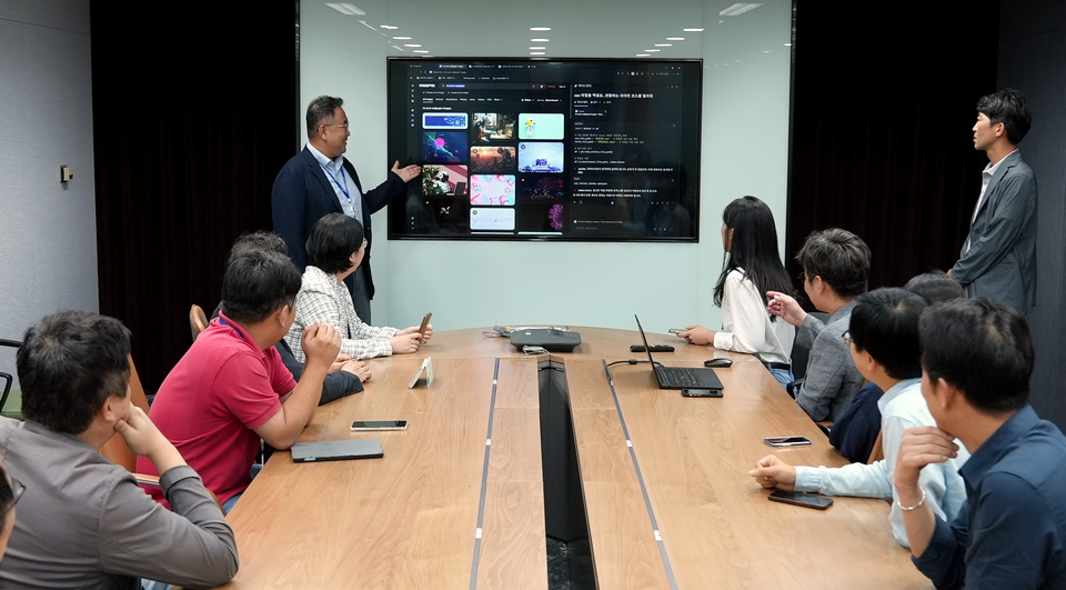 ⓒAP신문(AP뉴스)/ 이미지 제공 = 교보증권 ▲교보증권 사내 AI 전문가 그룹 ‘AI 프론티어’ 회의 모습.