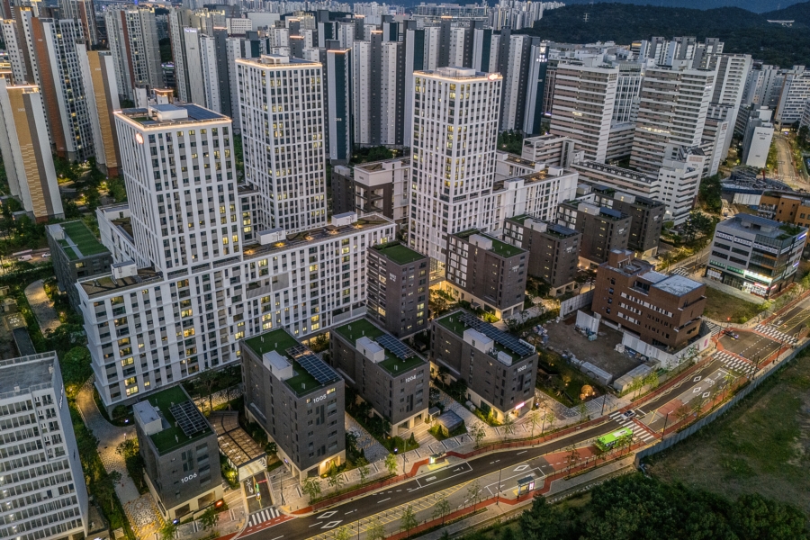 ©AP신문(AP뉴스)/이미지 제공 = DL이앤씨 ▲DL이앤씨 ‘e편한세상 고덕 어반브릿지’ 단지 전경.