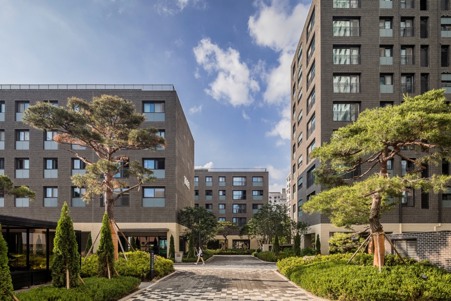 ©AP신문(AP뉴스)/이미지 제공 = DL이앤씨 ▲DL이앤씨 ‘e편한세상 고덕 어반브릿지’ 단지 전경.