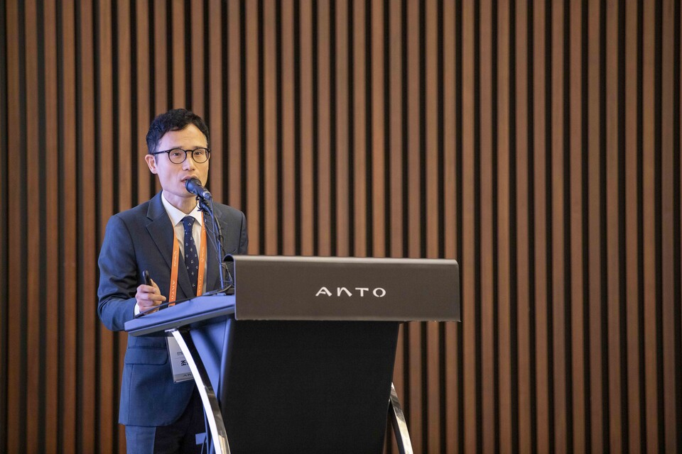 ©AP신문(AP뉴스)/이미지 제공 = 한화호텔앤드리조트 ▲조성일 정상북한산리조트 대표가  23일 서울 강북구 우이동 안토 그랜드볼룸에서 열린 미디어 간담회에 참석해 안토의 향후 청사진에 대해 설명하고 있다.