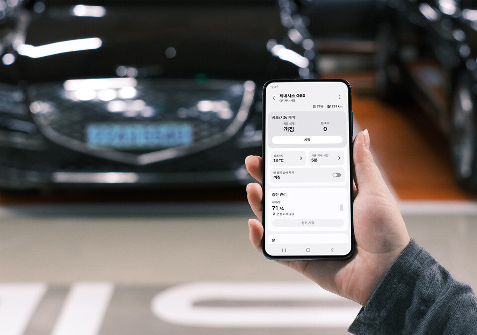 ©AP신문(AP뉴스)/ 이미지 제공 = 현대자동차그룹 ▲삼성 스마트싱스로 커넥티드 카 서비스를 이용하는 모습