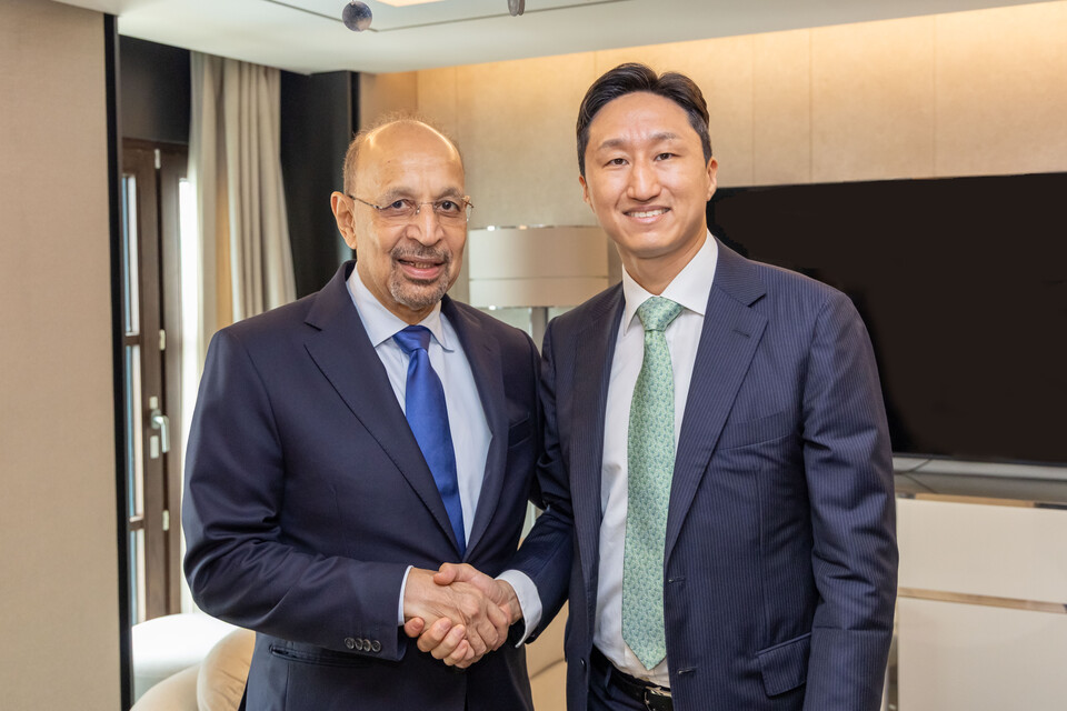 ©AP신문(AP뉴스)/이미지 제공 = HD현대 ▲HD현대 정기선 수석부회장은 25일 칼리드 알팔리 사우디아라비아 투자부장관을 만나 사업 협력을 논의했다.