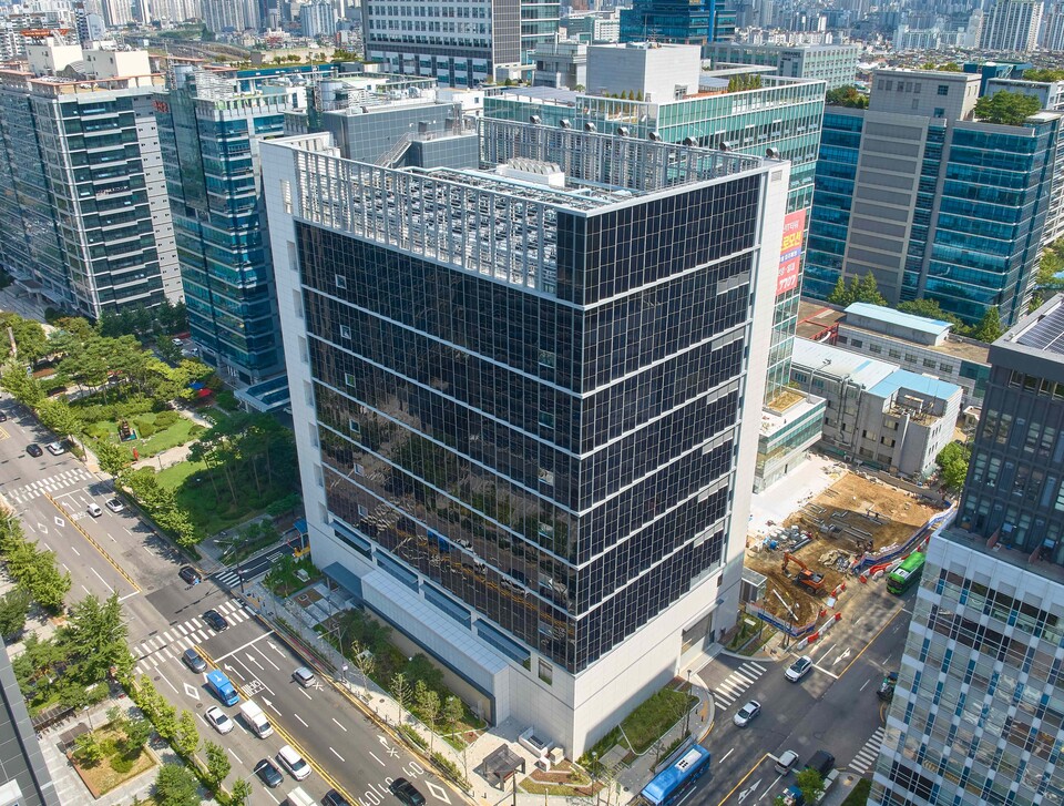 ©AP신문(AP뉴스)/이미지 제공 = DL이앤씨 ▲DL이앤씨가 준공한 ‘가산 데이터센터’ 전경.