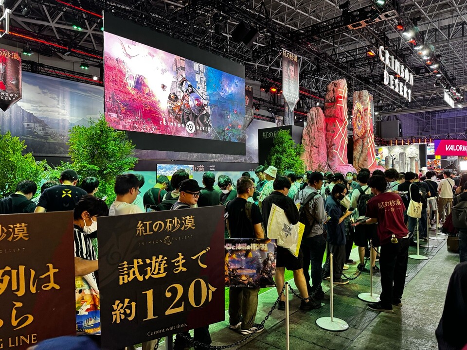 ⓒAP신문(AP뉴스)/ 이미지 제공 = 펄어비스 ▲도쿄게임쇼에서 ’붉은사막‘을 시연하려는 관람객들이 줄을 서고 있다.