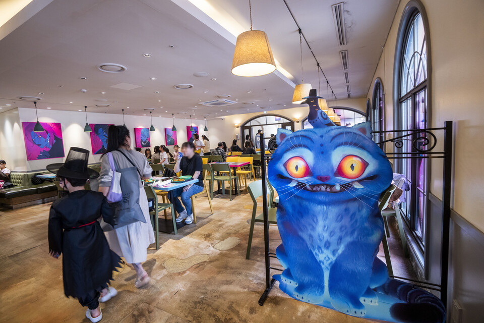 ©AP신문(AP뉴스)/이미지 제공 = 삼성물산 리조트부문 ▲사자보이즈 테마로 변신한 스낵버스터 레스토랑