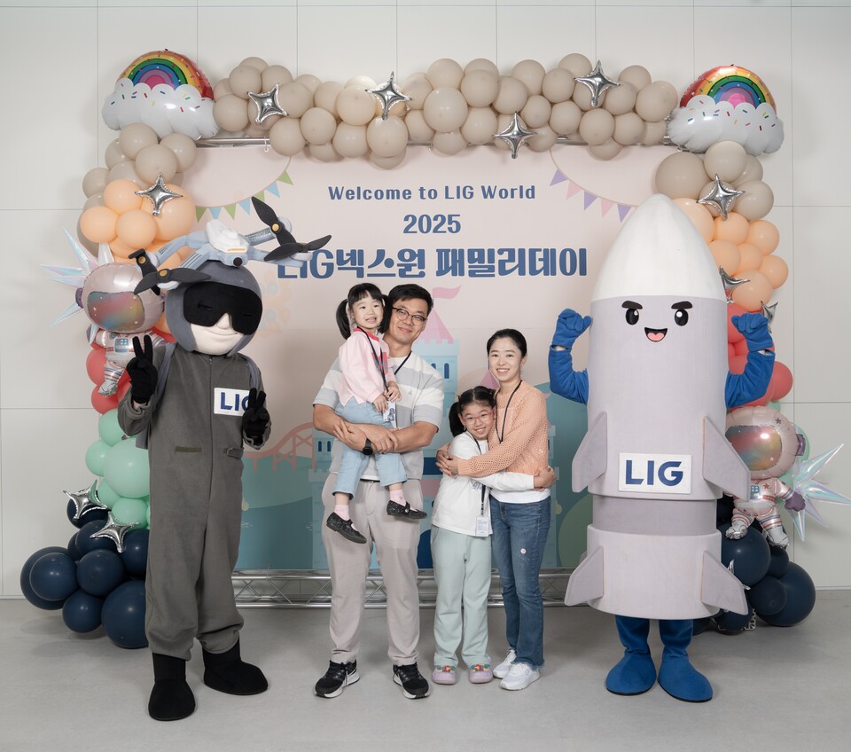 ©AP신문(AP뉴스)/이미지 제공 = LIG넥스원 ▲지난 9월 24일 LIG넥스원 2판교하우스에서 열린 '2025 LIG넥스원 패밀리데이' 행사에서 임직원 가족들이 다양한 행사에 참여하고 있다.