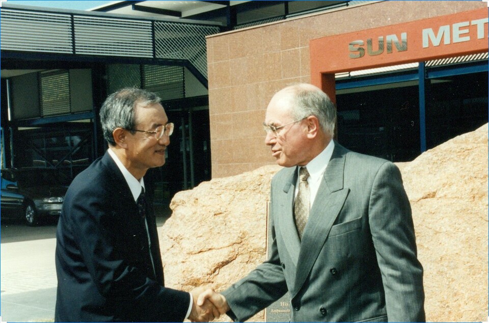 ©AP신문(AP뉴스)/이미지 제공 = 고려아연 ▲최창걸 고려아연 명예회장은 호주에 아연제련소 SMC를 설립하며 글로벌 사업 기반을 확대해 나갔다.