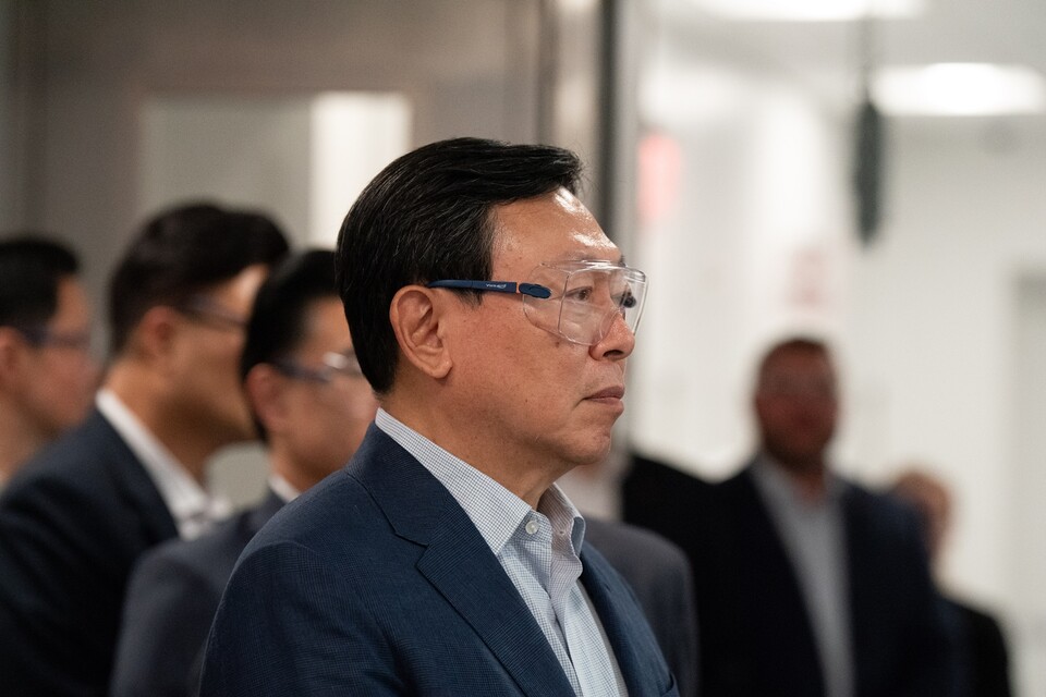 ©AP신문(AP뉴스)/이미지 제공 = 롯데지주 ▲신동빈 롯데그룹 회장이 5일 미국 뉴욕주에 위치한 롯데바이오로직스 시러큐스 바이오 캠퍼스를 찾아 지난 3월 준공 후 본격 가동에 들어간 ADC 생산시설을 시찰하고 있다.