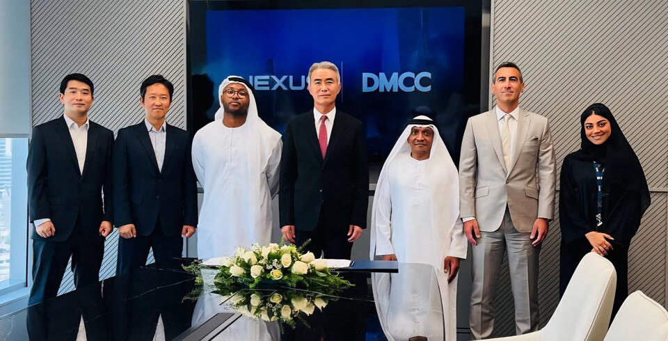 ©AP신문(AP뉴스)/이미지 제공 = 넥써쓰 ▲장현국 넥써쓰 대표(왼쪽에서 네 번째)는 지난 8일 두바이복합상품센터(DMCC)를 찾아 파트너십을 체결하고 블록체인·게임 생태계 확장을 위한 전략적 협력 방안을 논의했다.