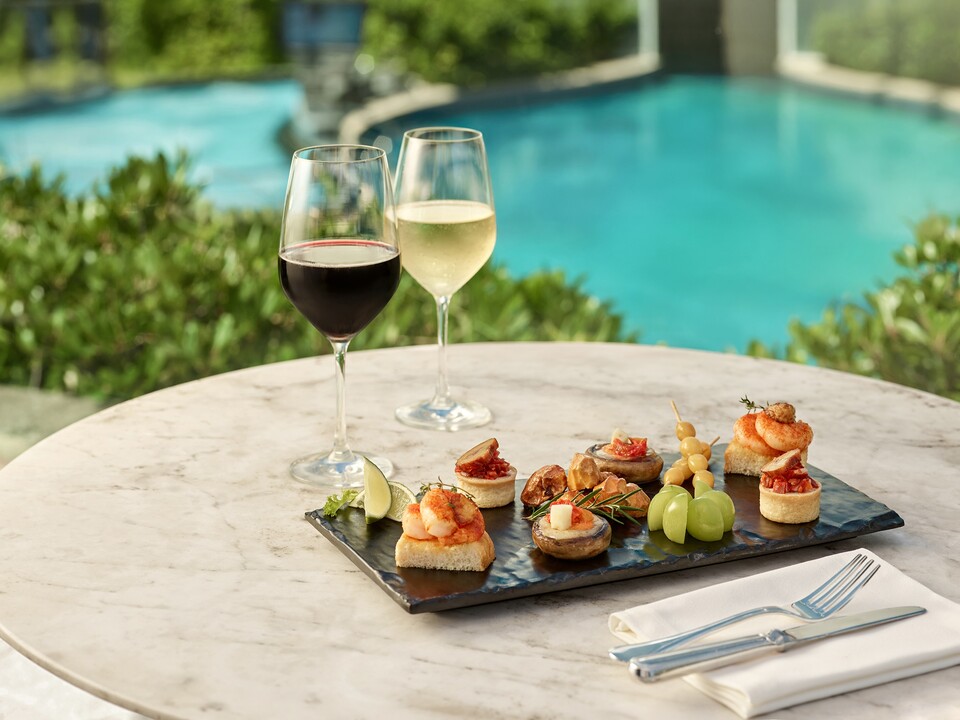 ©AP신문(AP뉴스)/이미지 제공 = 호텔신라 ▲제주신라호텔 풀사이드 바 신메뉴 ‘루프탑 스페셜 딜라이츠’