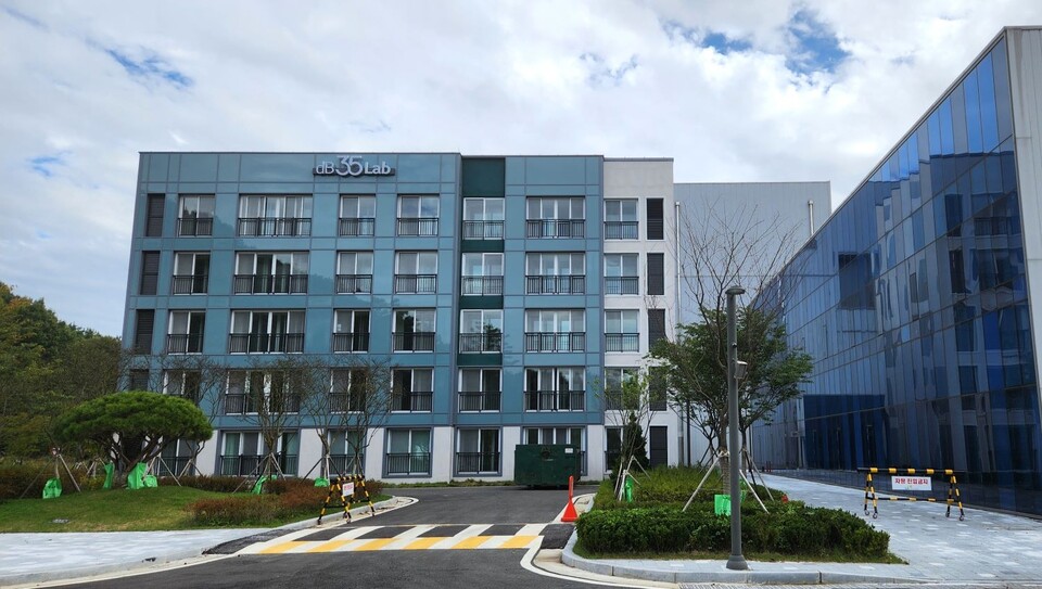 ©AP신문(AP뉴스)/이미지 제공 = 한국토지주택공사 ▲세종시 LH품질시험인정센터 내 위치한 '데시벨35랩(dB35Lab)' 전경