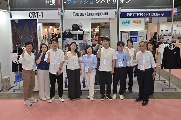 사진 = ‘패션월드 도쿄 2025’에 참석한 관계자들의 모습