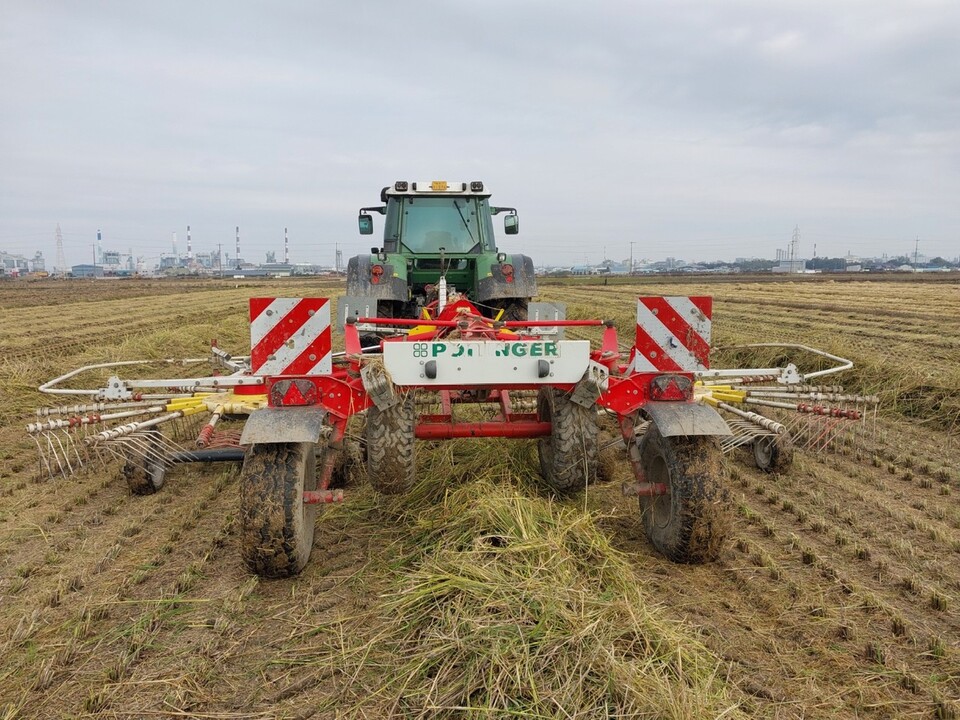 ©AP신문(AP뉴스)/이미지 제공 = 농협중앙회 ▲농협경제지주는 가축 먹이용 볏짚이 본격 생산됨에 따라, 축산농가의 생산비 절감을 위해 볏짚 수급과 가격안정 대책을 마련해 추진한다.