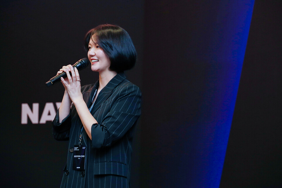 ©AP신문(AP뉴스)/이미지 제공 = 네이버 ▲최수연 네이버 CEO가 지난 6월 5일(현지 시간) 미국 실리콘밸리 포시즌 호텔에서 열린 네이버 벤처스 네트워킹 행사에 참여해 환영인사를 전하고 있다.