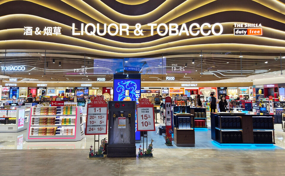 ©AP신문(AP뉴스)/ 이미지 제공 = 호텔신라 ▲신라면세점 인천국제공항 제1여객터미널 주류·담배·식품 매장