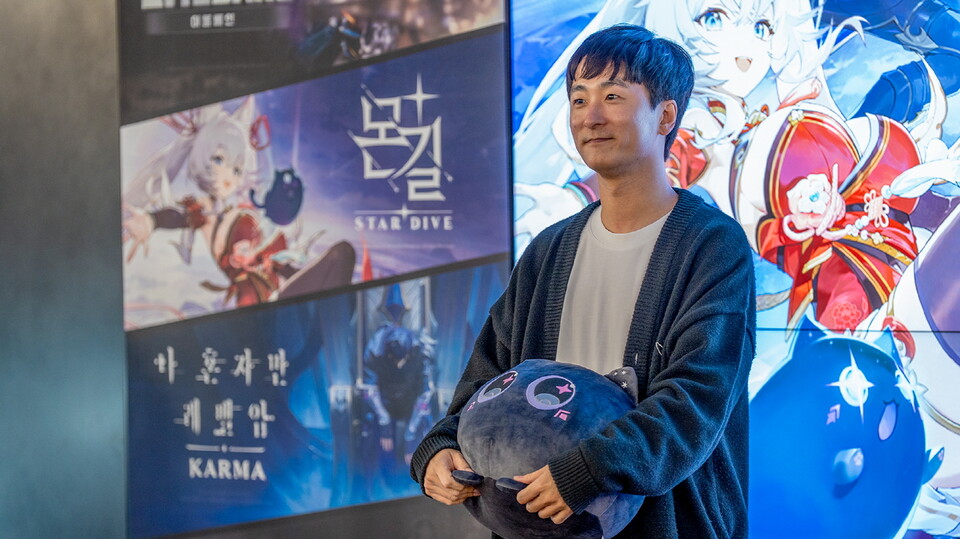 ⓒAP신문(AP뉴스)/ 이미지 제공 = 넷마블 ▲이동조 넷마블몬스터 PD가 지난 5일 넷마블 사옥에서 열린 '지스타 2025' 출품작 시연회에 참석해 '몬길: STAR DIVE' 게임 설명을 진행하고 있다