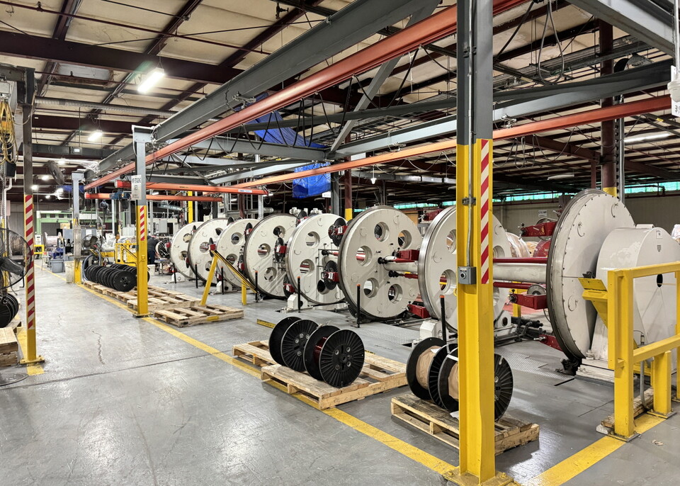 ©AP신문(AP뉴스)/이미지 제공 = LS그룹 ▲에식스솔루션즈 북미 공장 내 변압기용 특수 권선 설비