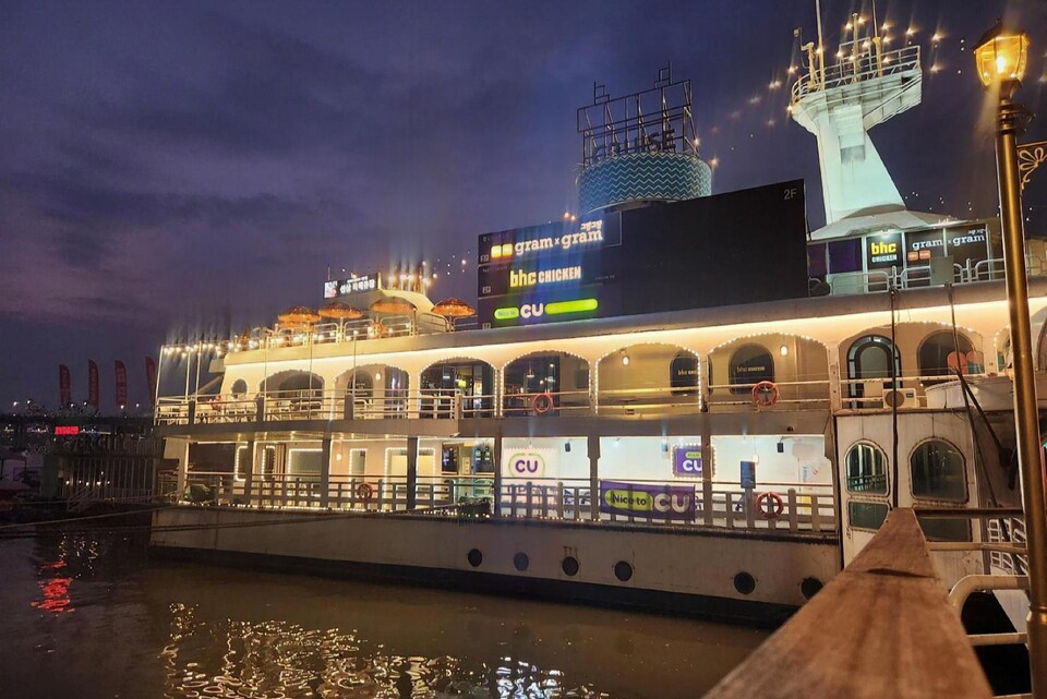 ©AP신문(AP뉴스)/이미지 제공 = 다이닝브랜즈그룹 ▲그램그램·bhc 한강 압구정 크루즈점 전경