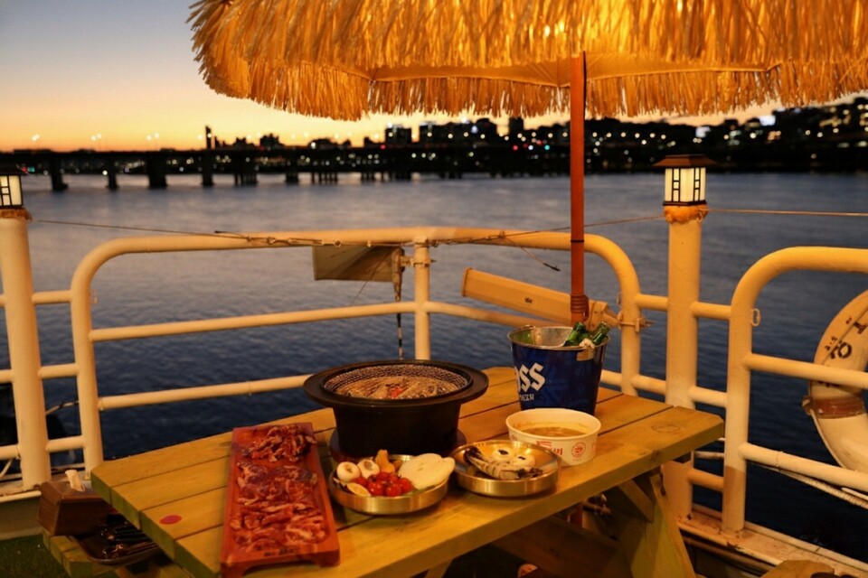 ©AP신문(AP뉴스)/이미지 제공 = 다이닝브랜즈그룹 ▲그램그램 한강 압구정 크루즈점 메뉴