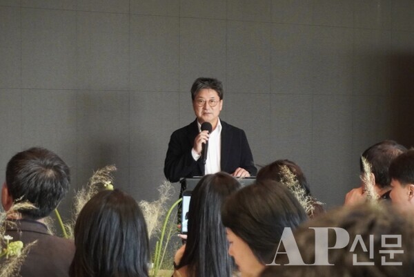 ©AP신문(AP뉴스)/이미지 = 조수빈 기자 ▲지난 7일 ‘아틀리에 에디션’ 론칭 행사에서 박종진 포스코이앤씨 건축사업본부장이 인사말을 전하고 있다.