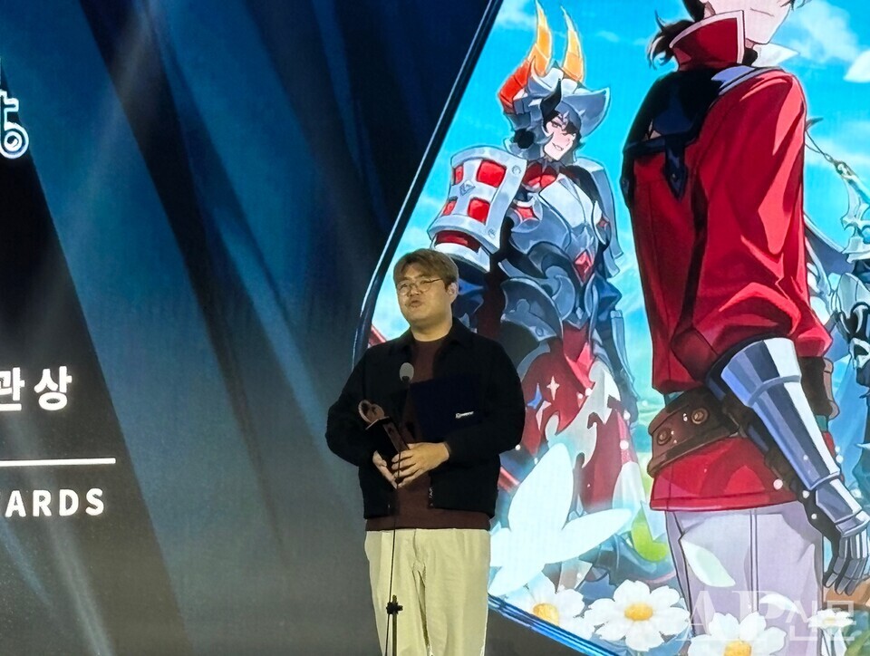 ⓒAP신문(AP뉴스)/ 박수연 기자 = ▲12일 부산 벡스코 제2전시장에서 열린 시상식에서 김정민 넷마블넥서스 대표가 수상소감을 발표하고 있다.