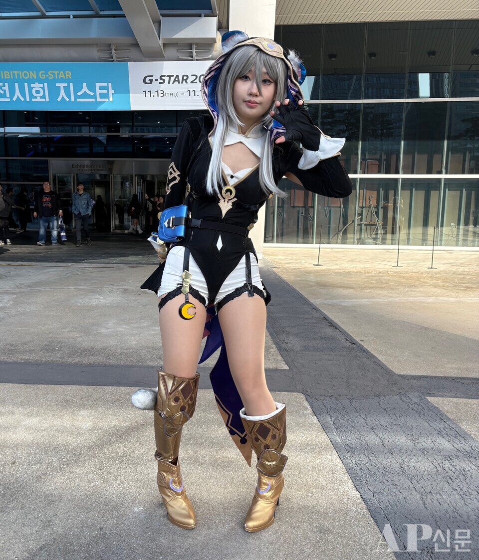 ⓒAP신문(AP뉴스)/ 박수연 기자 = ▲13일 지스타 현장 코스프레 관람객. 