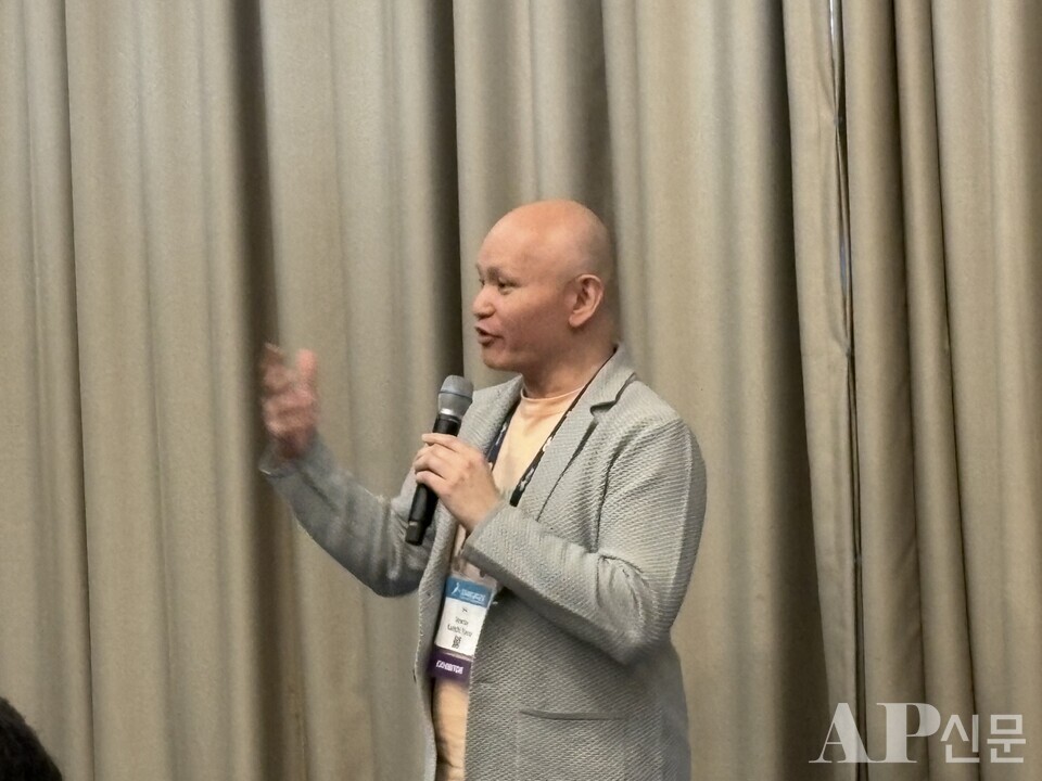 ⓒAP신문(AP뉴스)/ 박수연 기자 = ▲야노 케이치 엔티엔트 대표가 13일 부산 벡스코에서 열린 미디어 기자간담회에서 발표하고 있다.