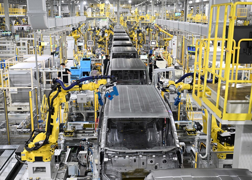 ©AP신문(AP뉴스)/이미지 제공 = 기아 ▲화성 EVO Plant East 차체 용접 생산라인 모습