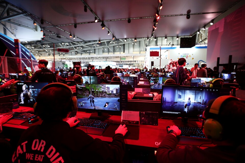 ©AP신문(AP뉴스)/이미지 제공 = 엔씨소프트 ▲엔씨소프트의 오픈월드 택티컬 슈터 장르 신작 ‘신더시티'가 ‘지스타 2025’ 시연 부스와 신규 영상을 통해 관람객들의 큰 호응을 얻고 있다. 