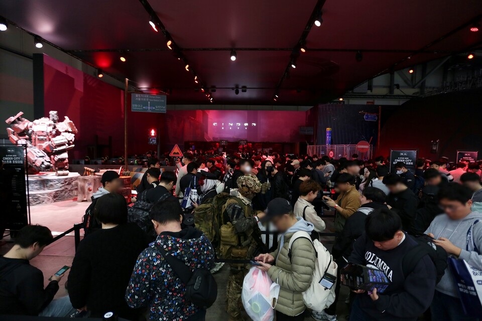 ©AP신문(AP뉴스)/이미지 제공 = 엔씨소프트 ▲엔씨소프트의 오픈월드 택티컬 슈터 장르 신작 ‘신더시티'가 ‘지스타 2025’ 시연 부스와 신규 영상을 통해 관람객들의 큰 호응을 얻고 있다. 