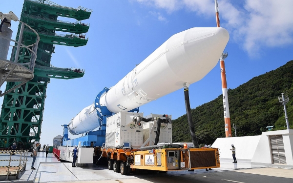 ©AP신문(AP뉴스)/이미지 제공 = 한국항공우주연구원 ▲지난 9월 16일 전남 고흥군 나로우주센터에서 누리호가 4차 발사를 앞두고 최종 시험을 위해 발사대로 옮겨지고 있다.