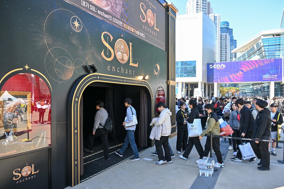 ©AP신문(AP뉴스)/이미지 제공 = 넷마블 ▲넷마블은 미공개 신작 MMORPG ‘SOL: enchant(솔: 인챈트)’의 지스타 2025 야외 부스를 16일까지 운영한다.