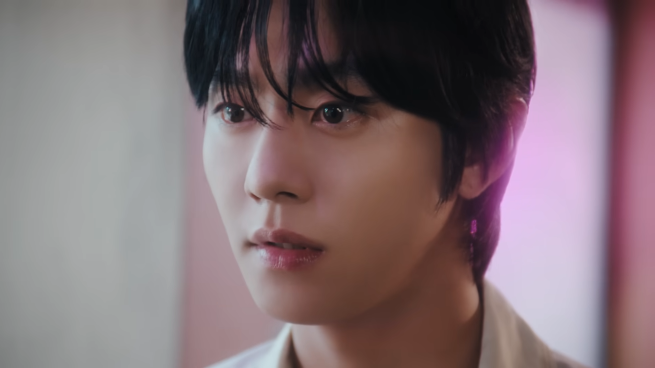 [AP신문 광고평론 No.1424] 롯데칠성이 배우 안효섭과 김민주를 기용해 '2% 부족할 때' 캠페인을 공개했다. 사진 롯데칠성 유튜브 캡처ⓒAP신문(AP뉴스)