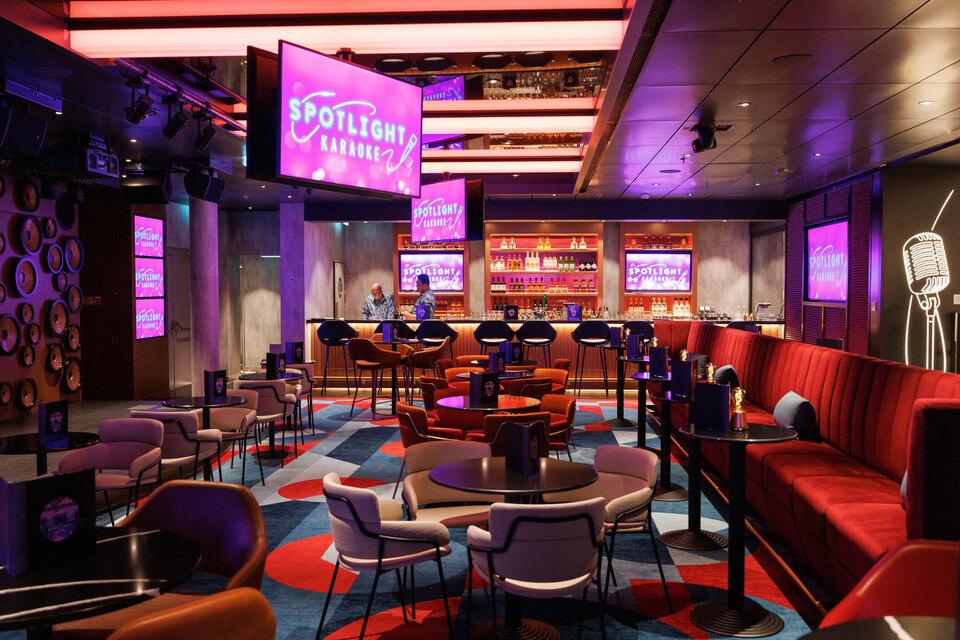 ⓒAP신문(AP뉴스)/ 이미지 제공 = 삼성전자 ▲세계 최대 크기 '스타 오브 더 시즈' 크루즈선에 설치된 삼성전자 TV와 사이니지.