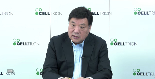 ©AP신문(AP뉴스)/이미지 = 온라인 간담회 화면 ▲서정진 셀트리온그룹 회장이 19일 개최한 온라인 간담회에서 발표하고 있다.