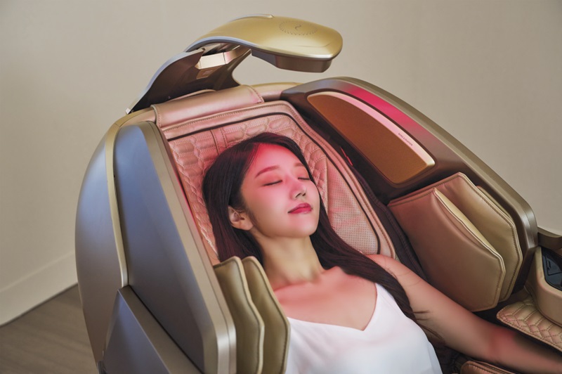 ©AP신문(AP뉴스)/이미지 제공 = 바디프랜드 ▲바디프랜드 에스테틱 헬스케어로봇 ‘퀀텀 뷰티캡슐’ 라이트 케어 모드를 사용하고 있는 모델