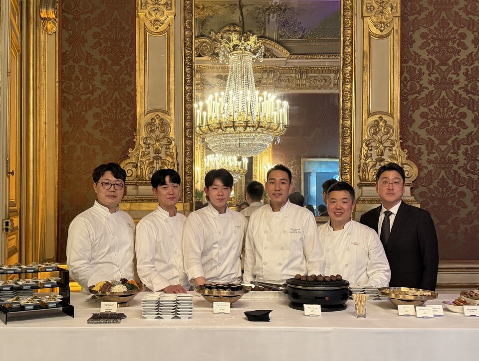 ©AP신문(AP뉴스)/이미지 제공 = 호텔신라 ▲‘라 리스트 10주년 어워즈’ 칵테일 리셉션에서 한식을 선보인 서울신라호텔 셰프들