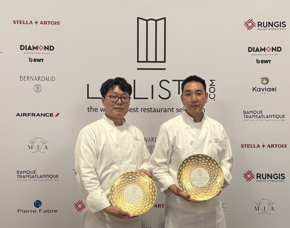 ©AP신문(AP뉴스)/이미지 제공 = 호텔신라 ▲ ‘라 리스트 10주년 어워즈’에 참석한 서울신라호텔 콘티넨탈 김성현 셰프(좌)와 라연 차도영 셰프(우)