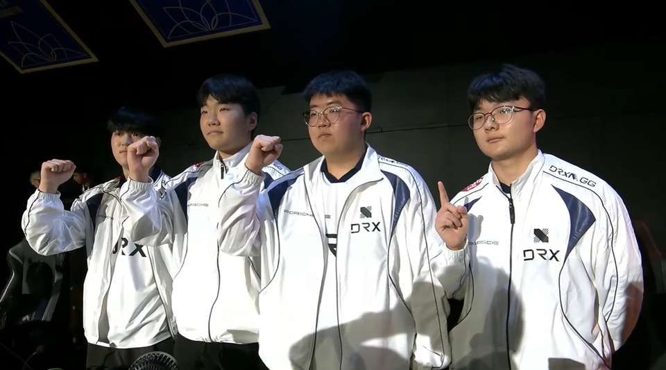 ©AP신문(AP뉴스)/이미지 = 크래프톤 중계화면 ▲DRX 펍지 팀. (왼쪽부터) '씨재' 최영재, '쏘이지' 송호진, '큐엑스' 이경석, '현빈' 전현빈 선수.