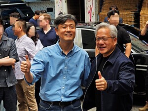 크래프톤 장병규, 젠슨 황과 AI 동맹 강화…"'RTX 스파크'로 즐기는 배그...