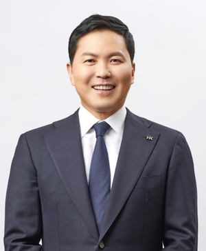 재계, '5조 콜마' 윤상현式 지배구조 주목..."대기업 전환 모범 모델" - 뉴스 썸네일 이미지